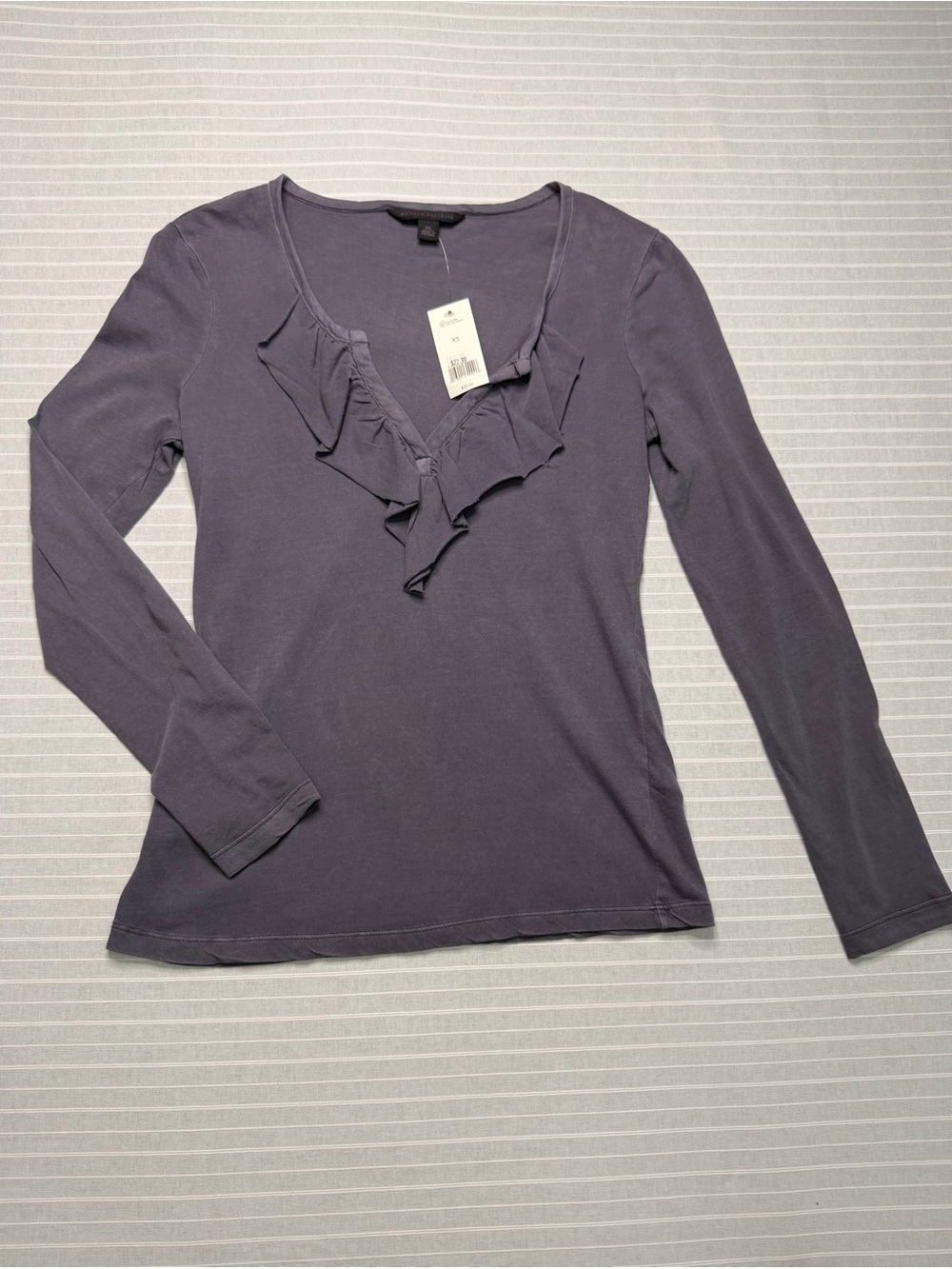 💜 Banana Republic Ruffle V-Neck Long Sleeve Top – XS NWT